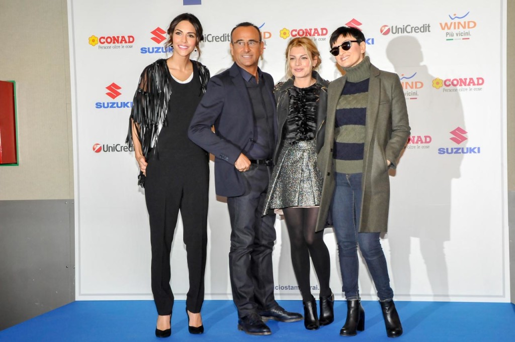 carlo-conti-vallette-photo-call-conferenza-inizio-festival-di-sanremo-2015-9-2-15-5