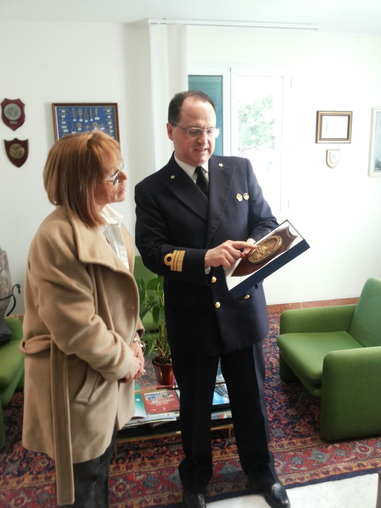 foto consegna crest prefetto