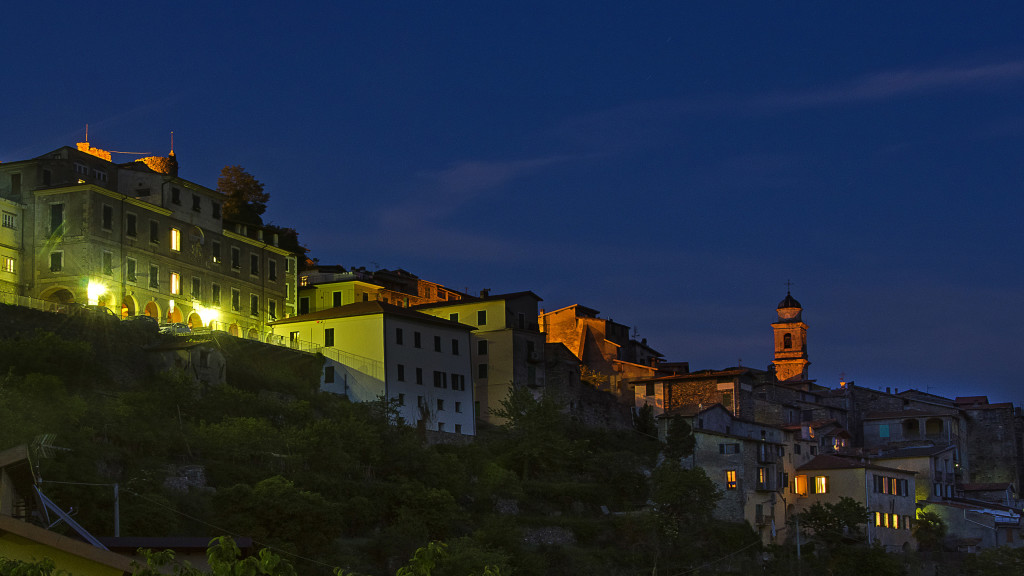 4 orizzontale (paese di sera)