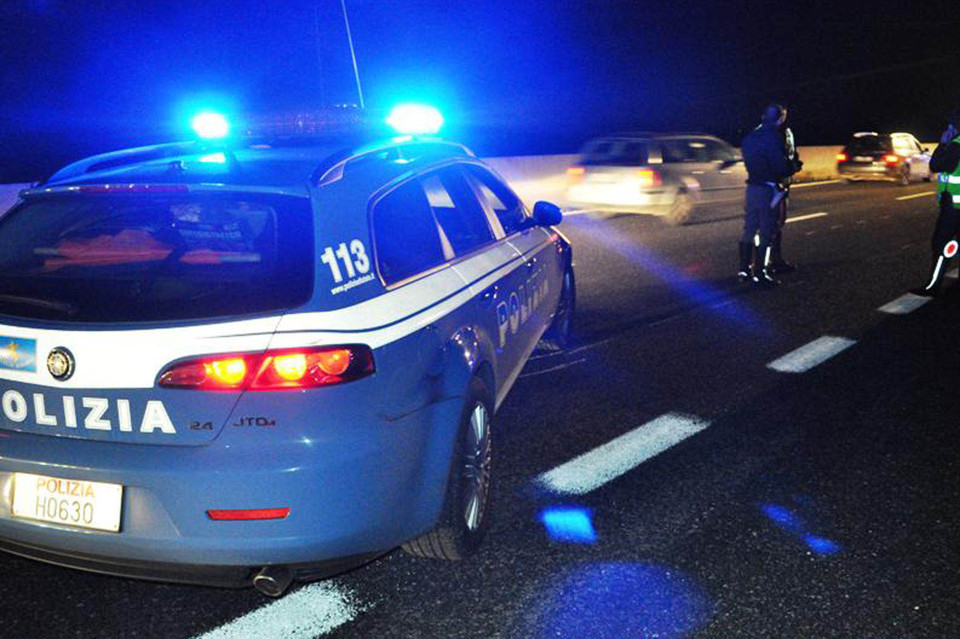 polizia-stradale-incidente-autostrada-notte-2